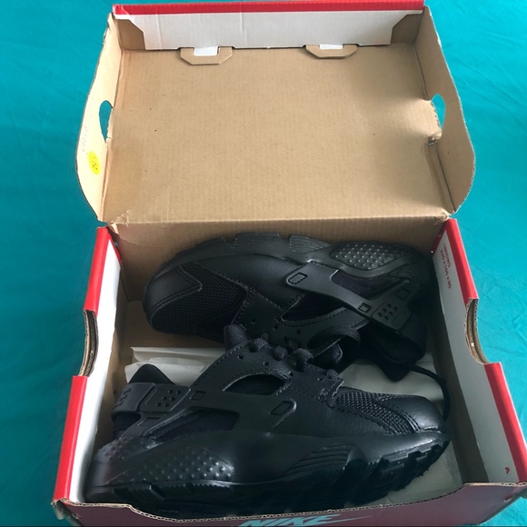 Boys - Size 11C Nike Air Huarache Triple Black Sneakers - Picture 8 of 9